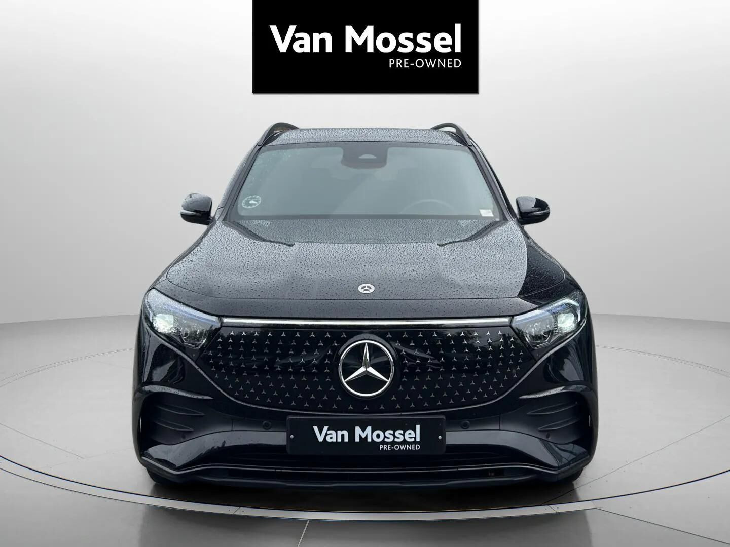 Sort Mercedes EQB 250+ fra 2025