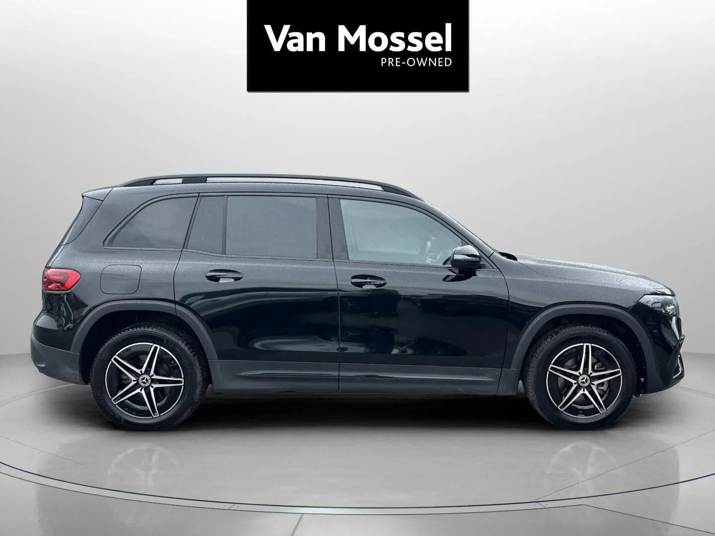 Sort Mercedes EQB 250+ fra 2025