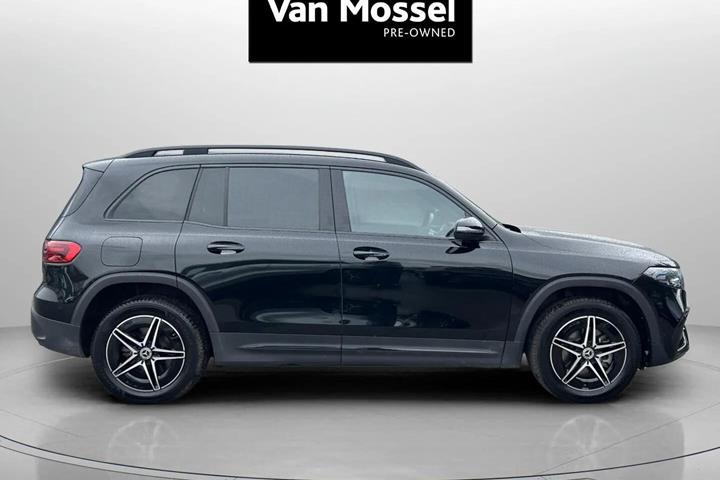 Sort Mercedes EQB 250+ fra 2025