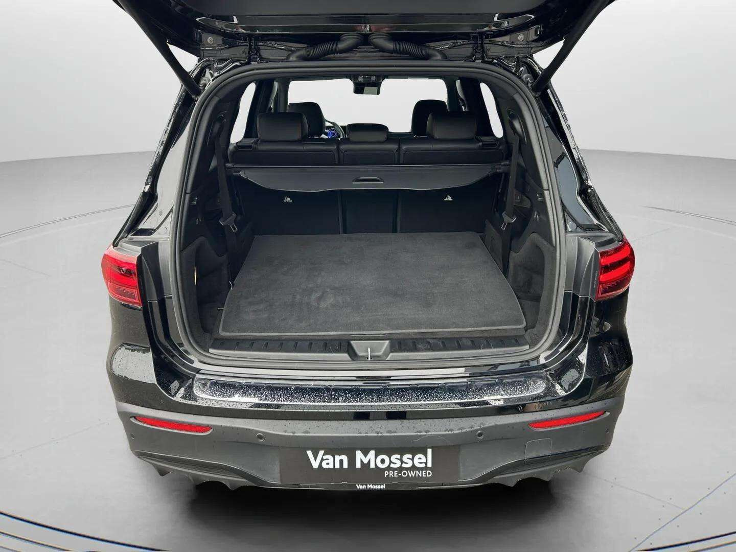 Sort Mercedes EQB 250+ fra 2025