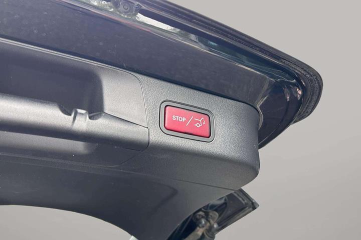 Sort Mercedes EQB 250+ fra 2025