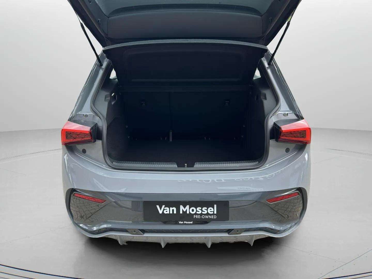 Grå Cupra Born fra 2023