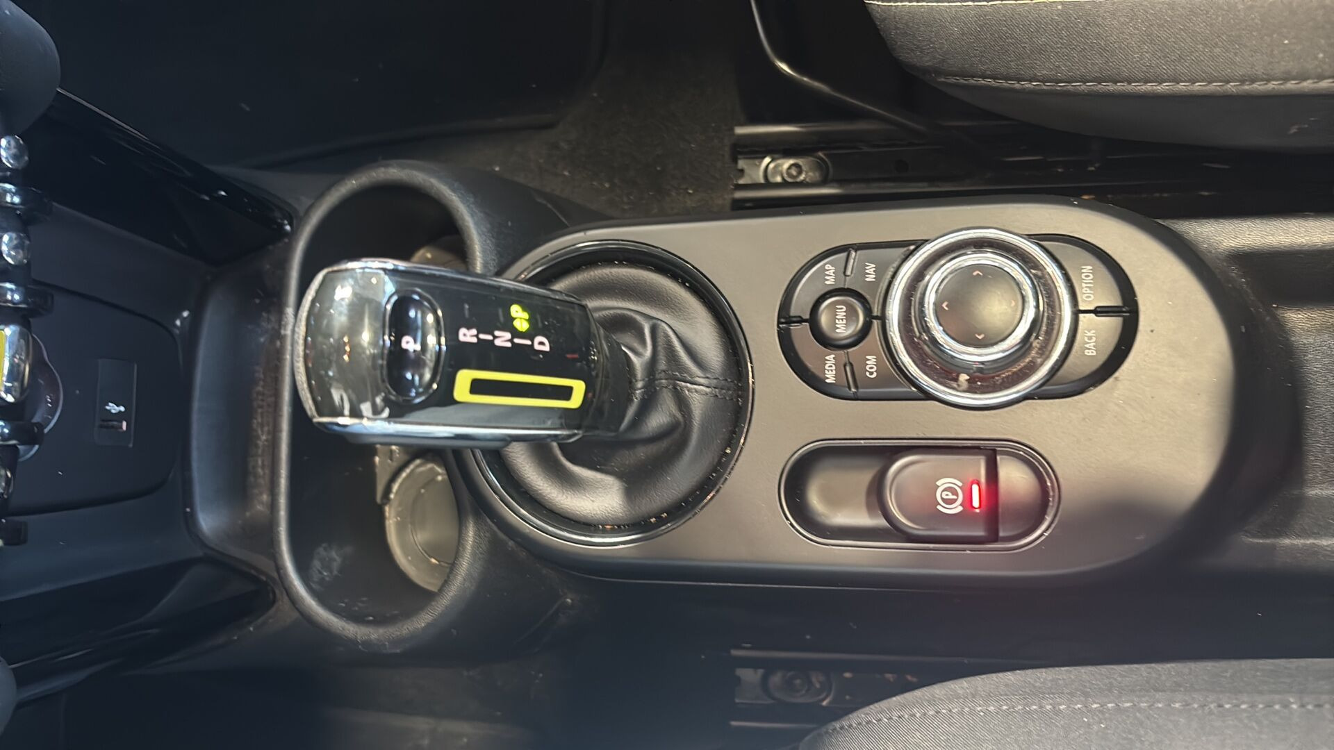 Hvid Mini Cooper fra 2022