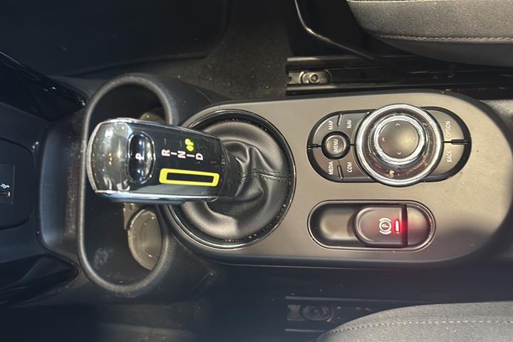 Hvid Mini Cooper fra 2022