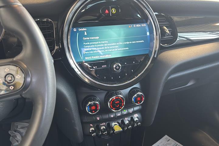 Hvid Mini Cooper fra 2022