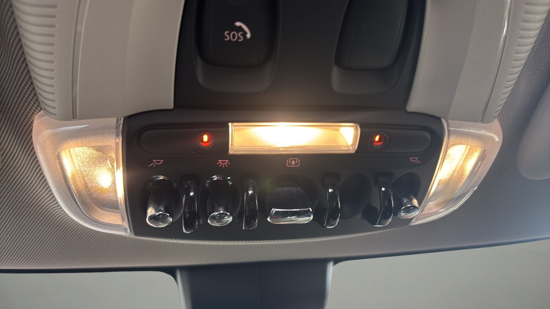 Hvid Mini Cooper fra 2022