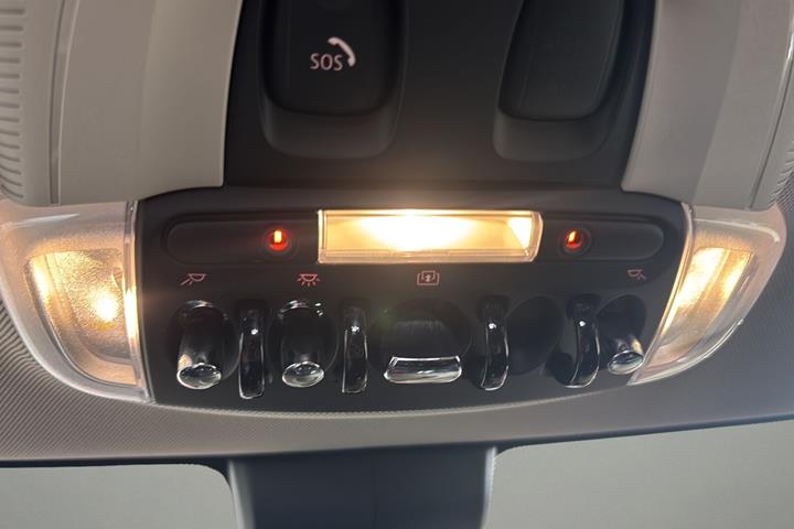 Hvid Mini Cooper fra 2022
