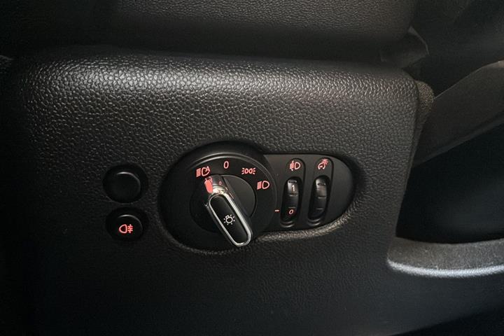 Hvid Mini Cooper fra 2022