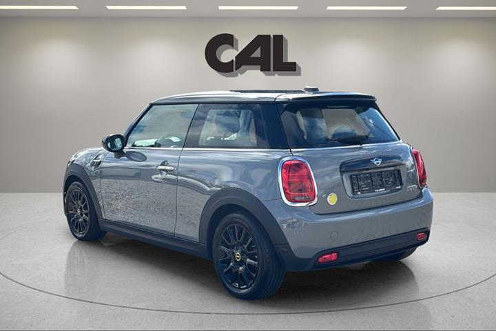 Grå Mini Cooper fra 2021