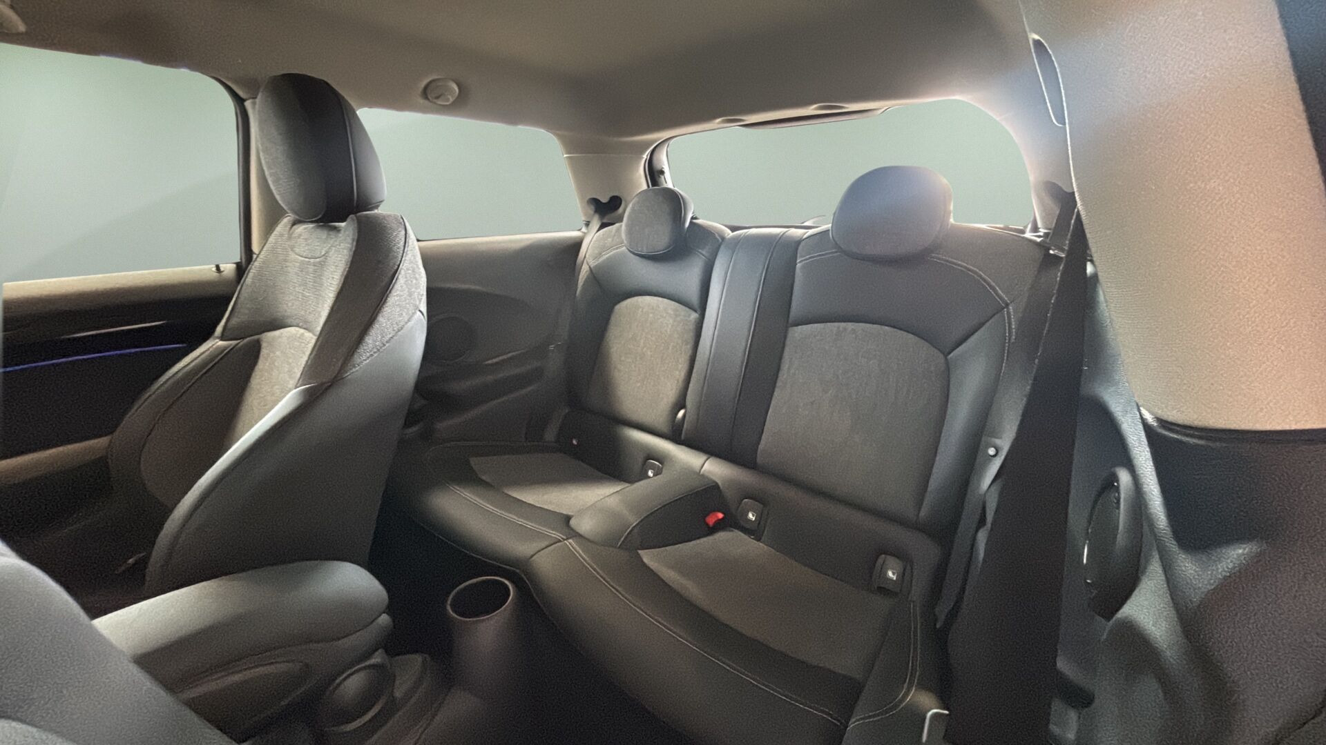 Grå Mini Cooper fra 2021