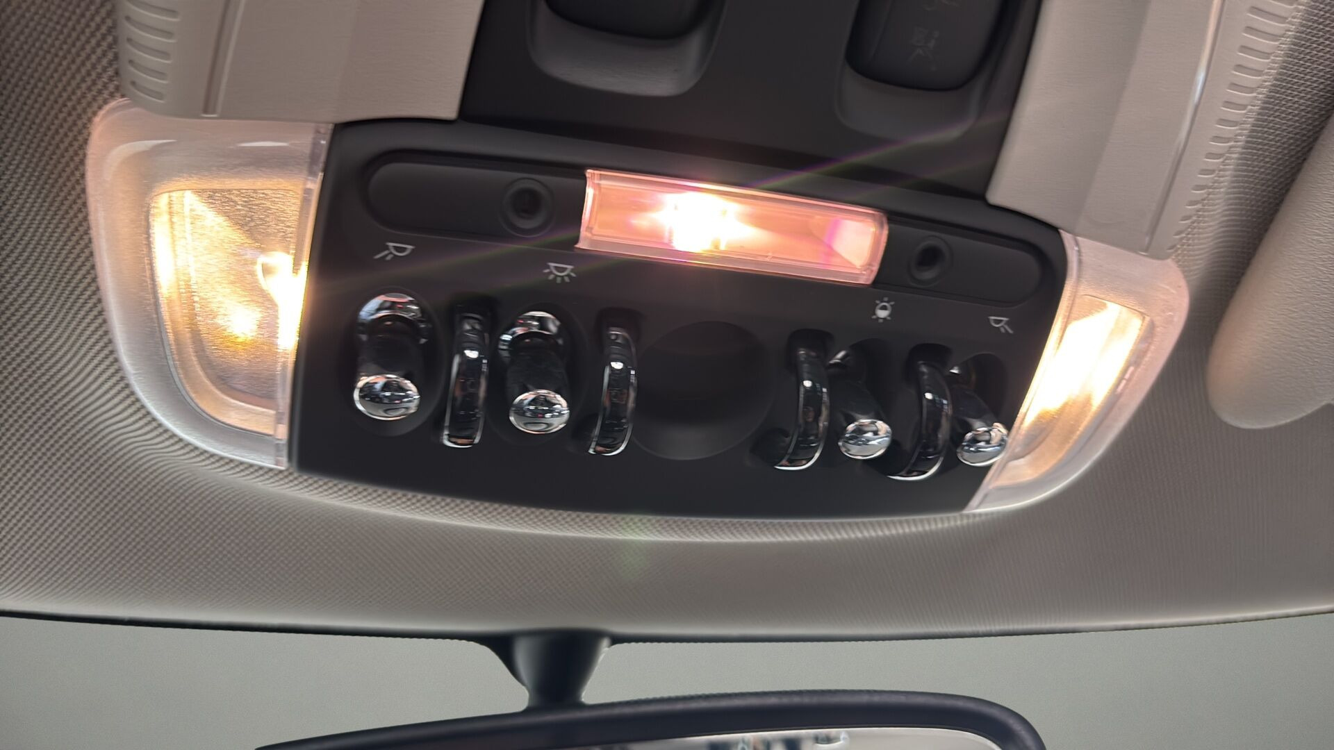 Grå Mini Cooper fra 2021