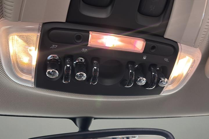 Grå Mini Cooper fra 2021