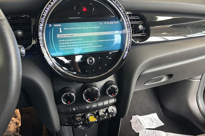 Grå Mini Cooper fra 2021