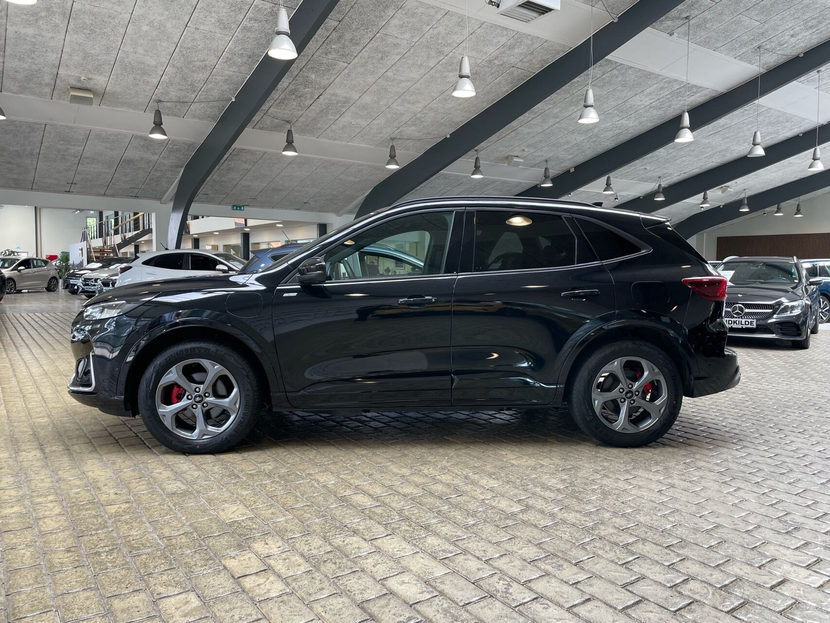 Sort Ford Kuga fra 2024