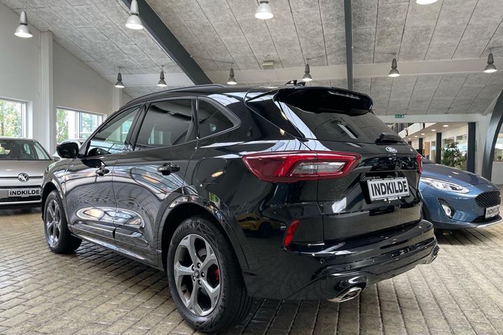 Sort Ford Kuga fra 2024