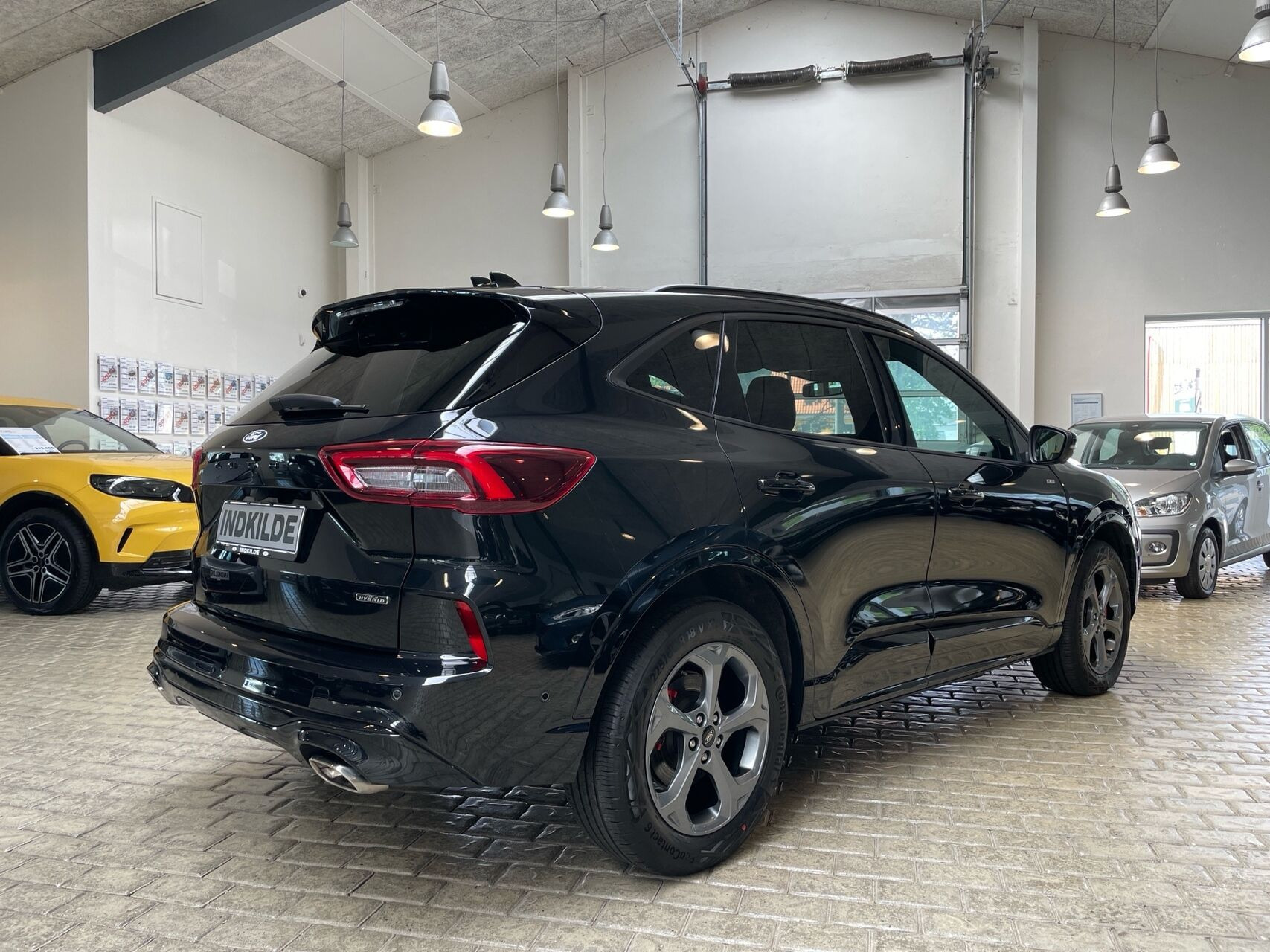 Sort Ford Kuga fra 2024