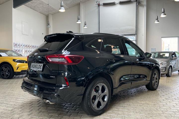 Sort Ford Kuga fra 2024