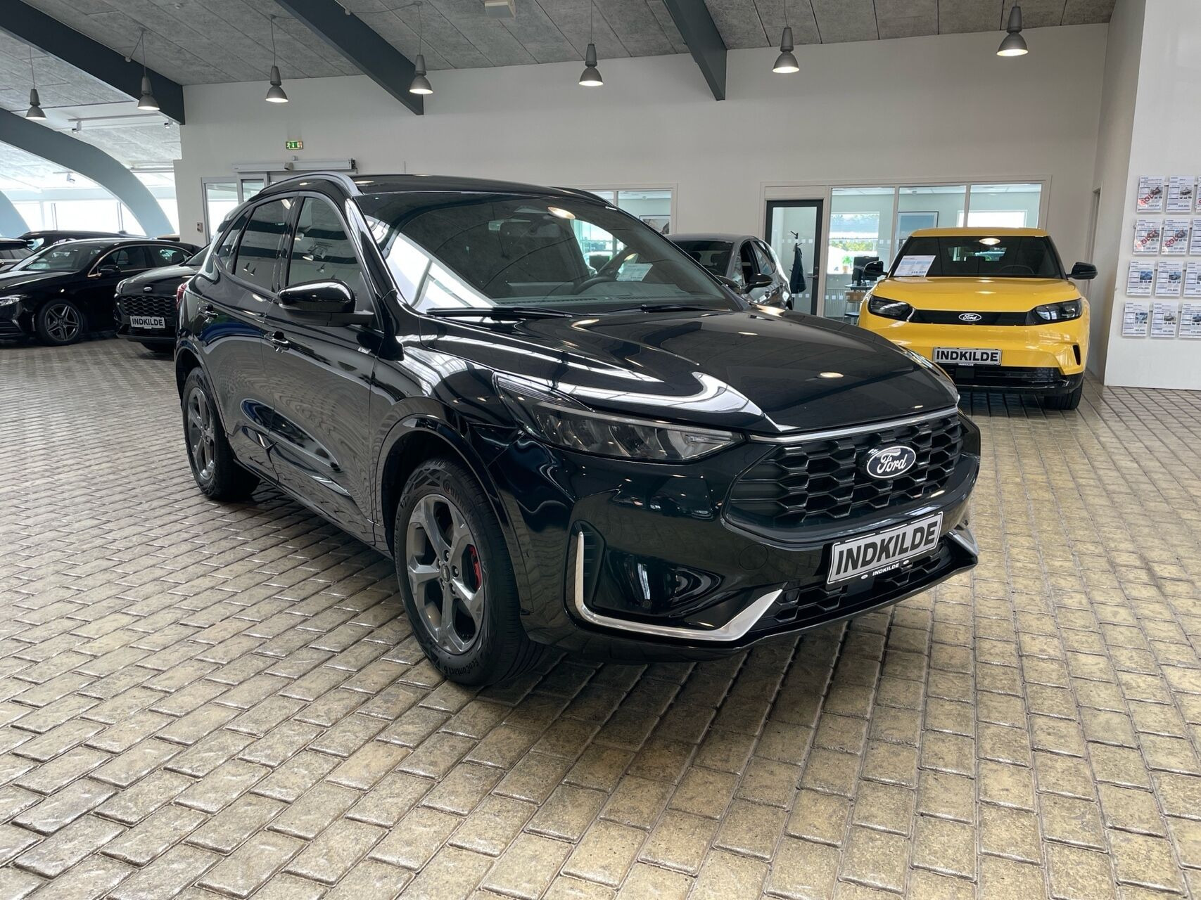 Sort Ford Kuga fra 2024