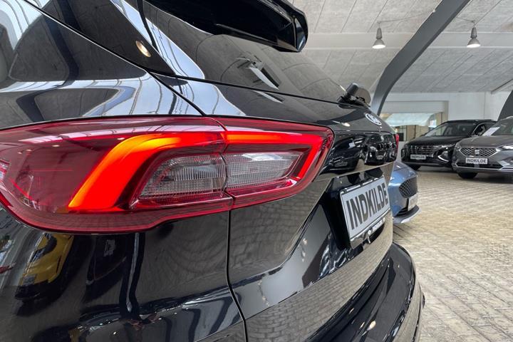 Sort Ford Kuga fra 2024