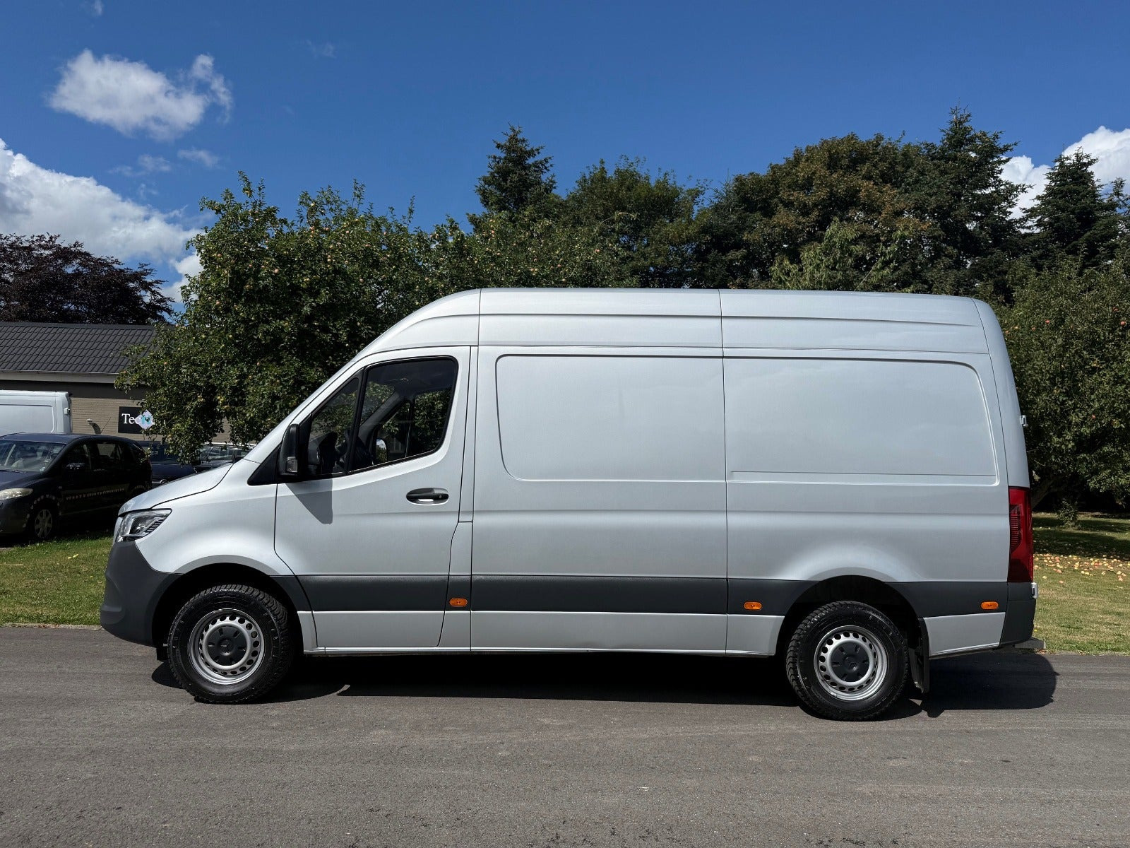 Grå Mercedes Sprinter 317 fra 2021