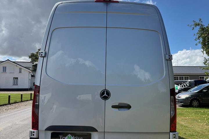 Grå Mercedes Sprinter 317 fra 2021