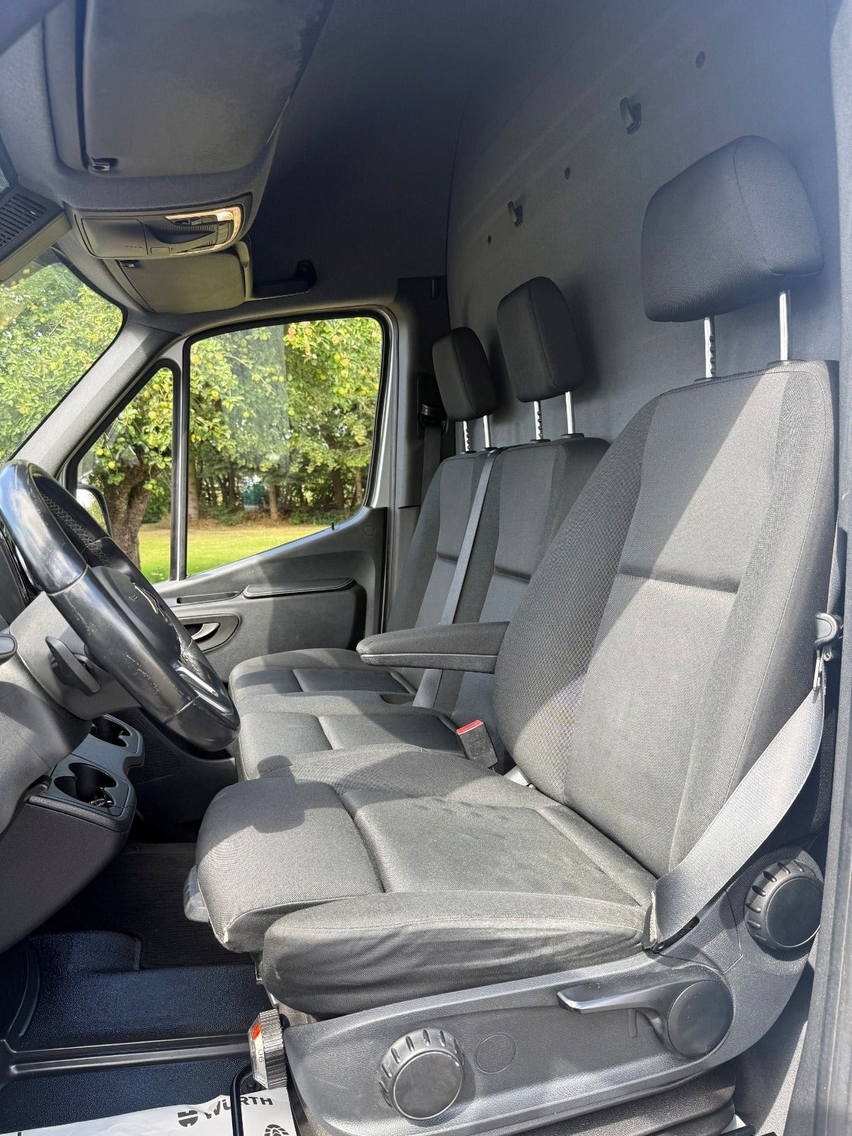 Grå Mercedes Sprinter 317 fra 2021