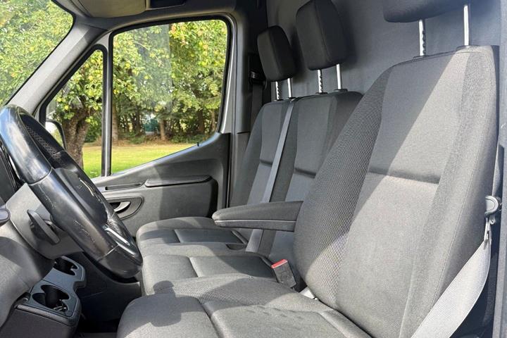Grå Mercedes Sprinter 317 fra 2021