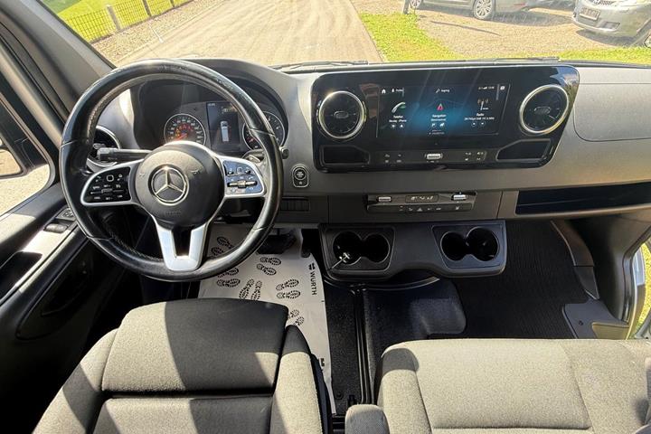Grå Mercedes Sprinter 317 fra 2021