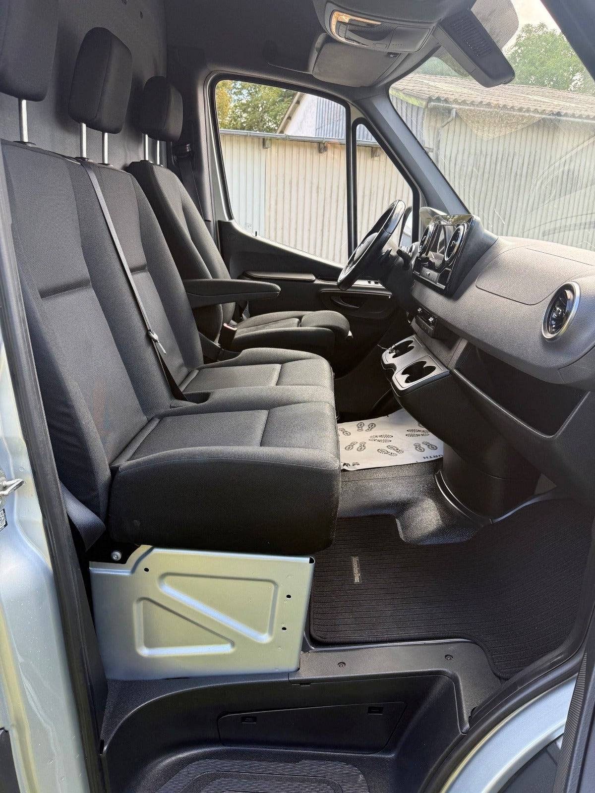 Grå Mercedes Sprinter 317 fra 2021
