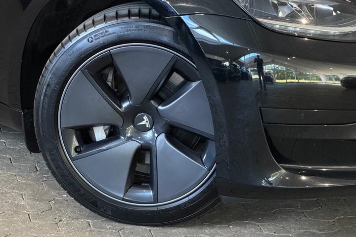 Sort Tesla Model 3 fra 2023