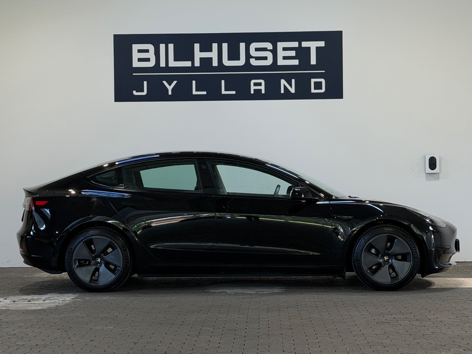 Sort Tesla Model 3 fra 2023