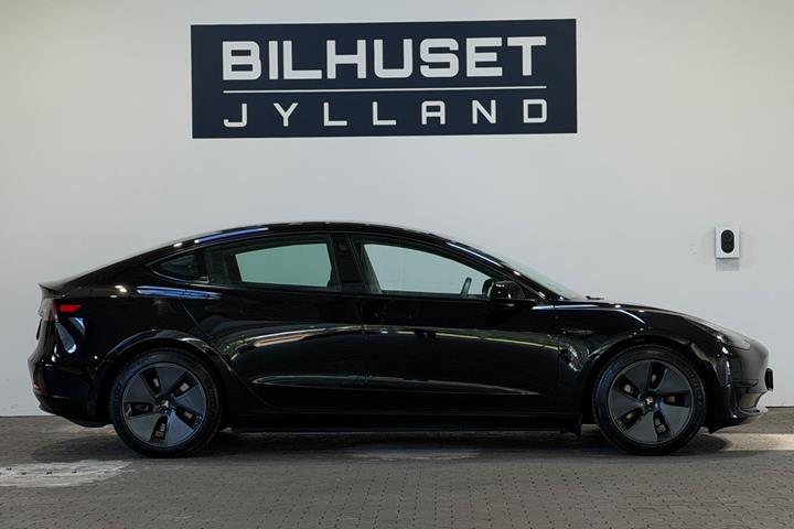 Sort Tesla Model 3 fra 2023