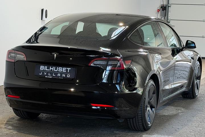 Sort Tesla Model 3 fra 2023