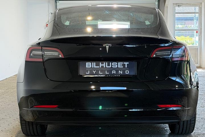 Sort Tesla Model 3 fra 2023