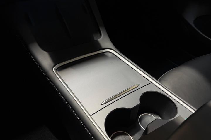 Sort Tesla Model 3 fra 2023