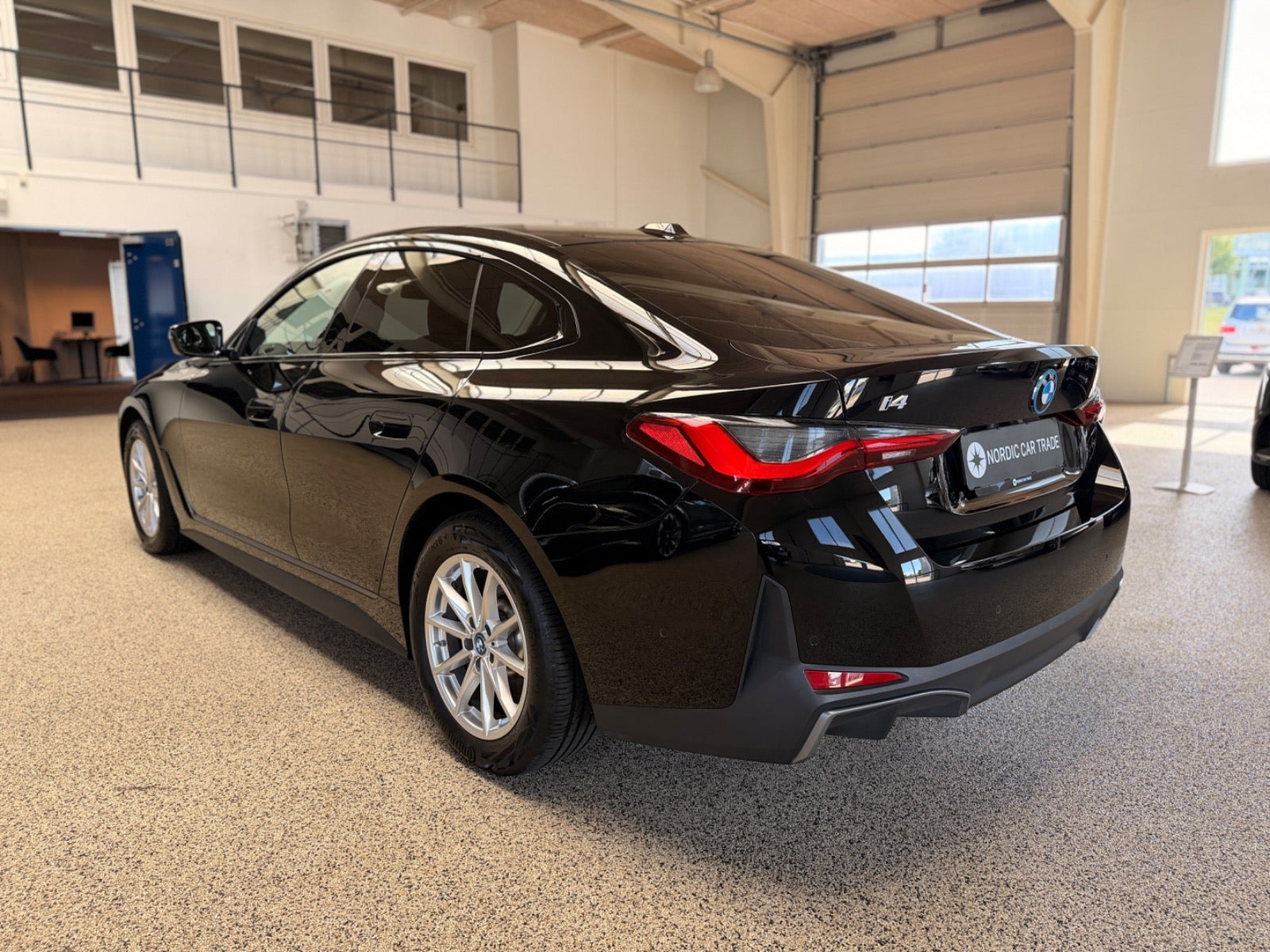Sort BMW i4 fra 2023