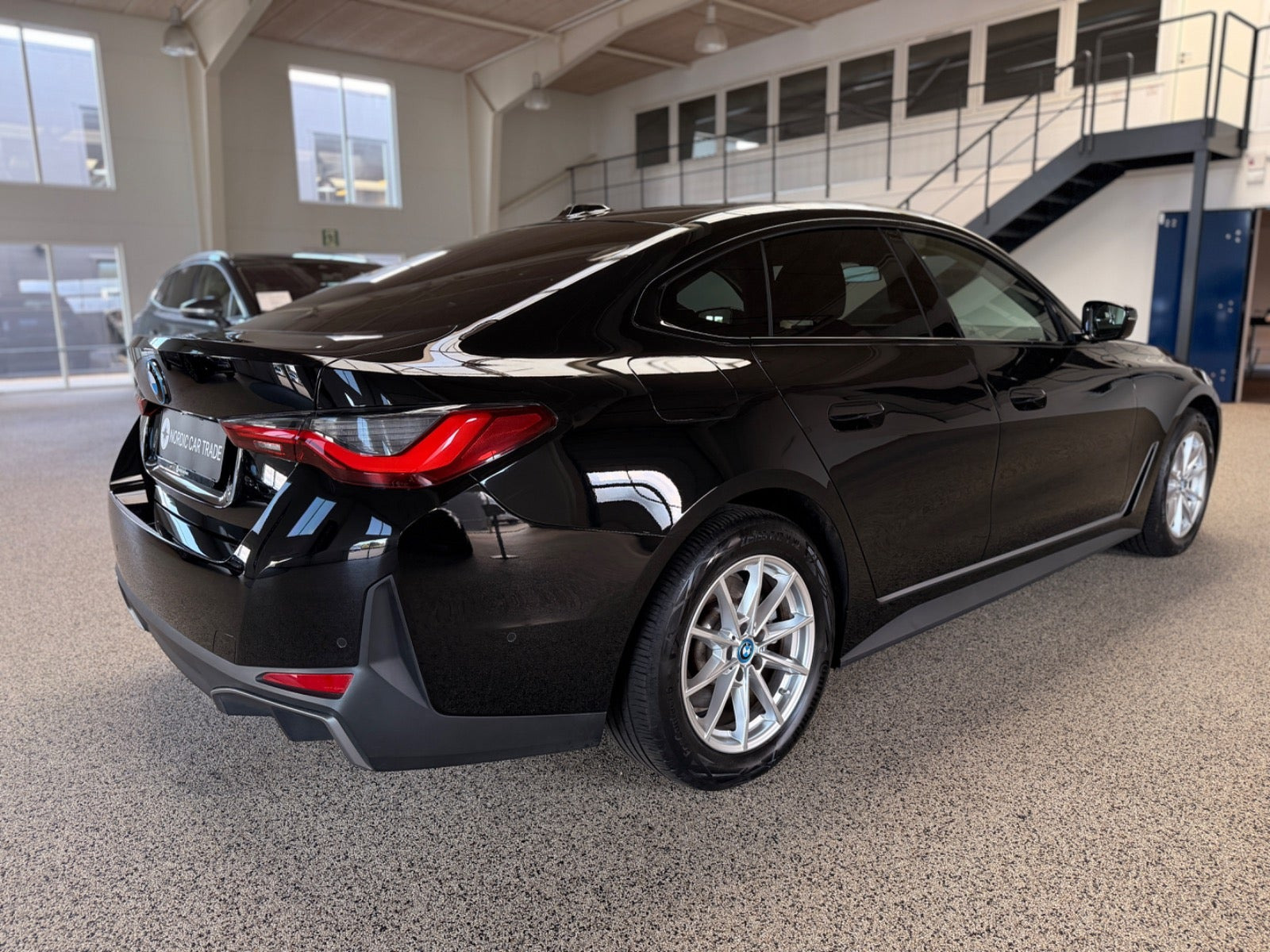 Sort BMW i4 fra 2023
