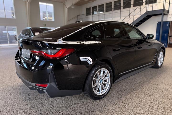 Sort BMW i4 fra 2023
