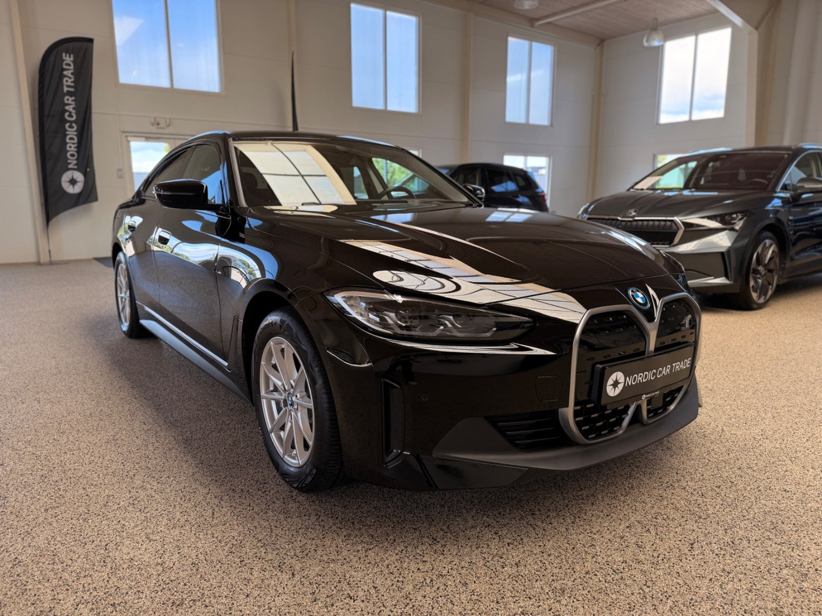 Sort BMW i4 fra 2023