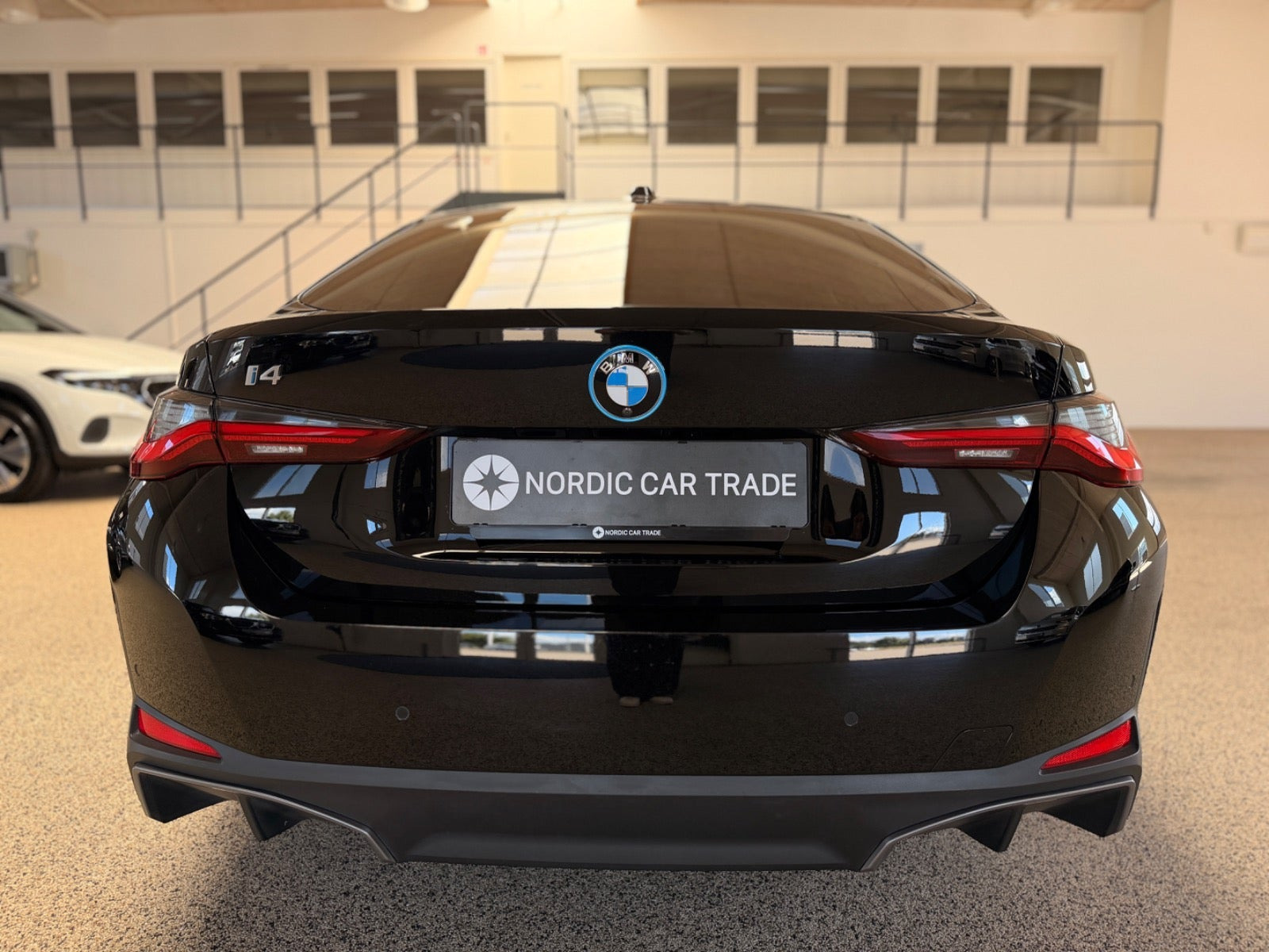Sort BMW i4 fra 2023