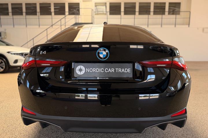 Sort BMW i4 fra 2023