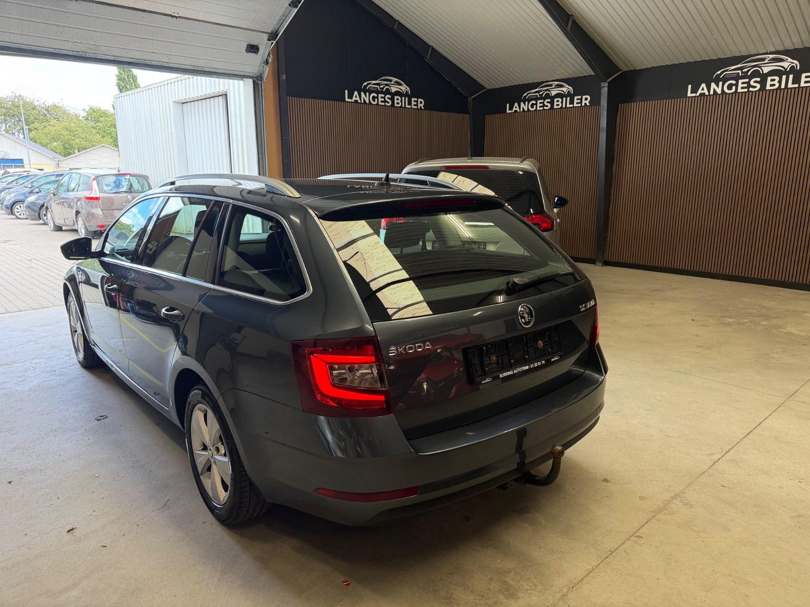 Grå Skoda Octavia fra 2020