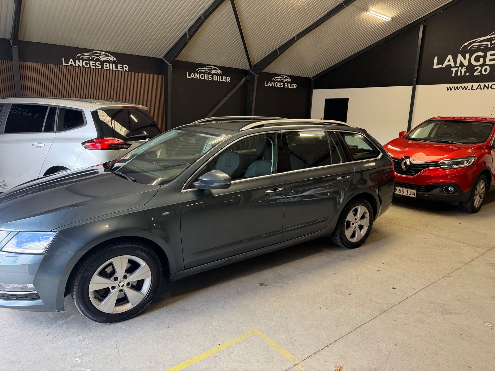 Grå Skoda Octavia fra 2020