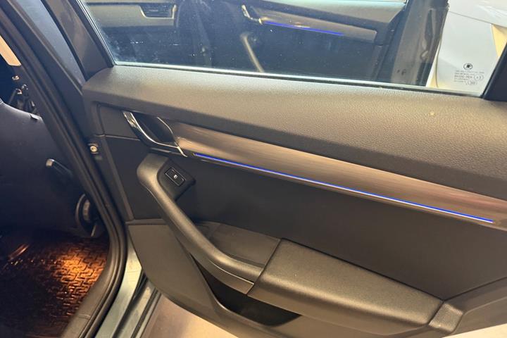 Grå Skoda Octavia fra 2020