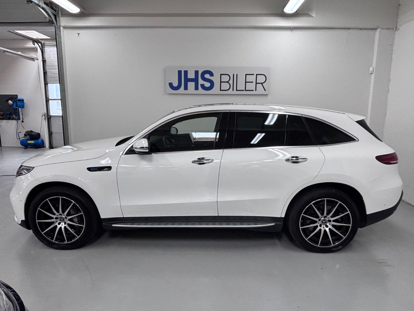 Hvid Mercedes EQC400 fra 2020