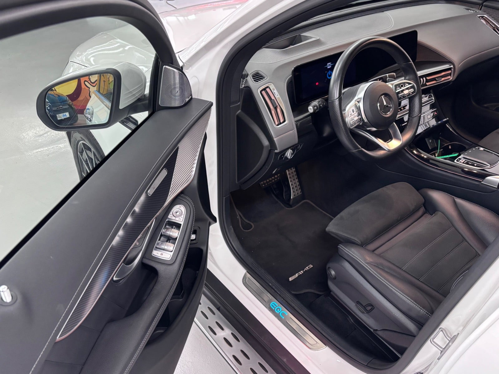 Hvid Mercedes EQC400 fra 2020