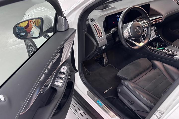 Hvid Mercedes EQC400 fra 2020