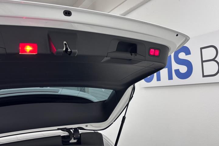Hvid Mercedes EQC400 fra 2020
