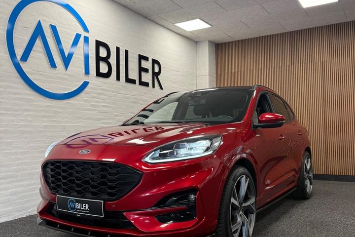 Rød Ford Kuga fra 2021