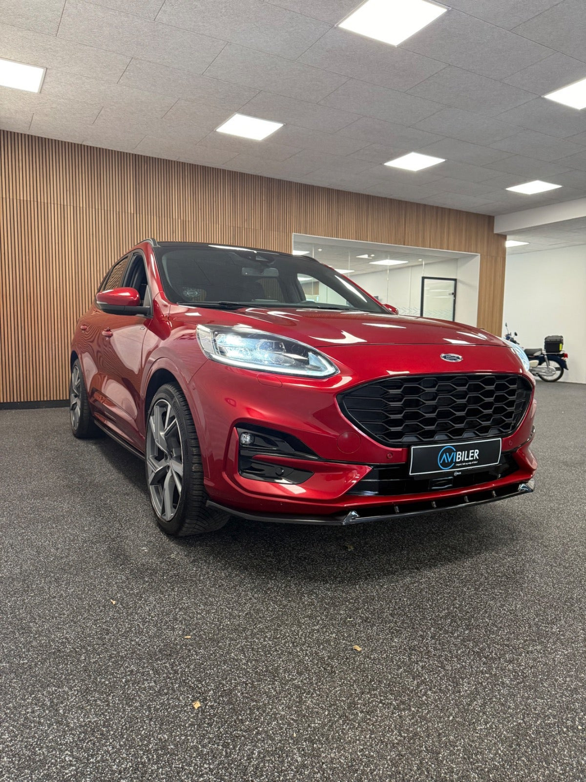 Rød Ford Kuga fra 2021